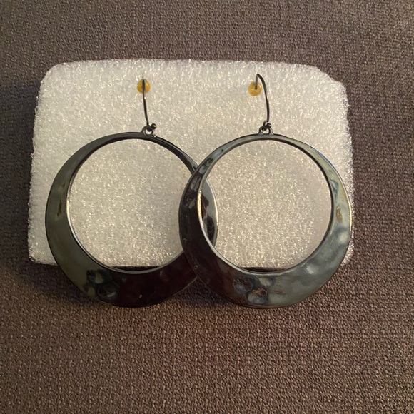 Earrings Medium-Large Size Hoops. Approximately 2”. - Picture 3 of 4